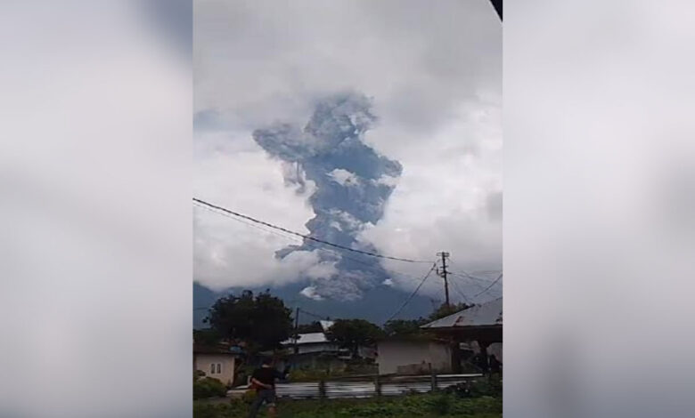 Gunung Marapi Di Bukittinggi Sumbar Erupsi Indoposco