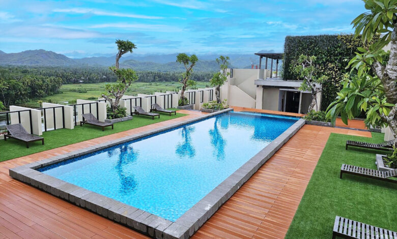 Outdoor-swimming-pool