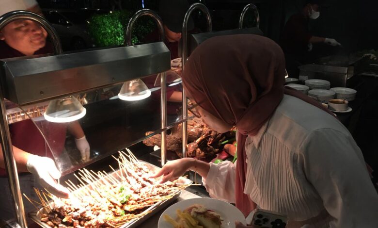 Hotel Grand Mercure Kemayoran menyuguhkan menu makanan ala Timur Tengah selama Ramadan 2024. Foto: Dhika Alam Noor/INDOPOSCO