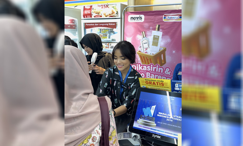 Artis Fuji Jadi Kasir di Indomaret - indoposco