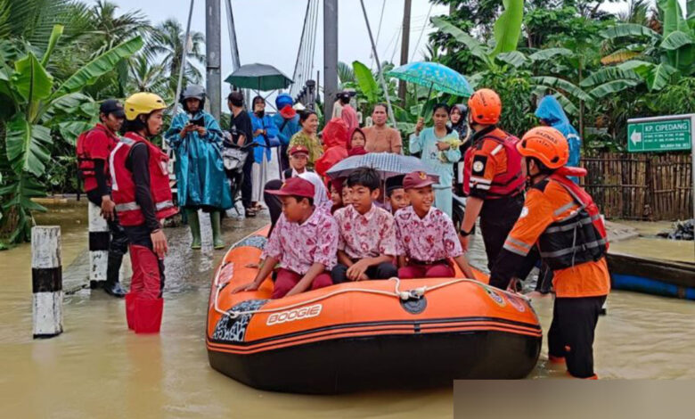 Evakuasi-Korban-Banjir