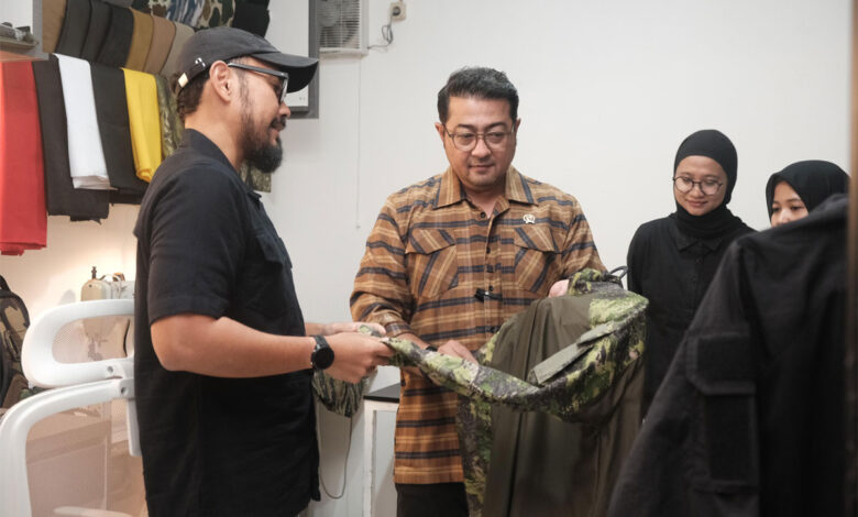 Teuku-Riefky-Harsya
