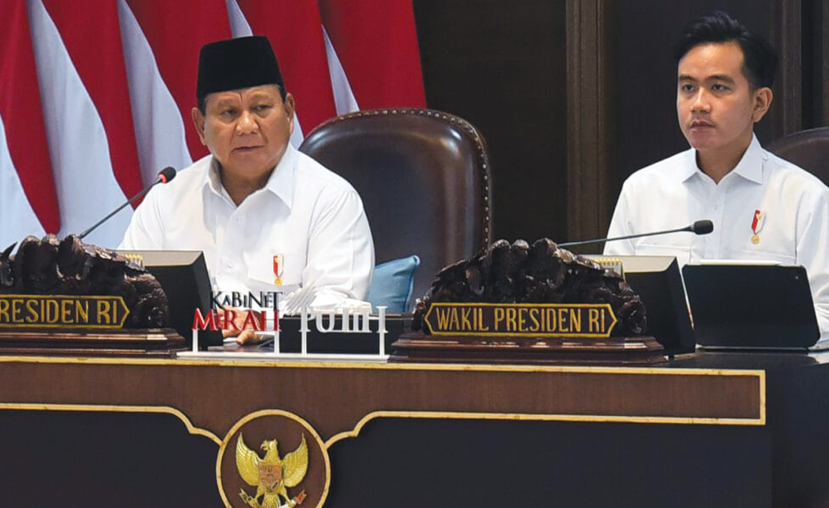 Presiden Prabowo Subianto dan Wakil Presiden Gibran Rakabuming memimpin Sidang Kabinet Paripurna dengan Agenda Mendengarkan Arahan Presiden di Kantor Presiden Istana Kepresidenan Jakarta, Senin (02/12/2024). Foto: Humas/Rah