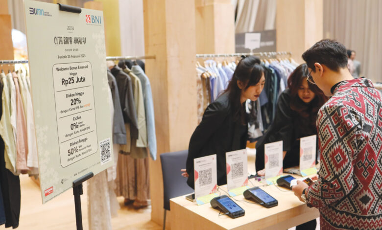 PT Bank Negara Indonesia (Persero) Tbk atau BNI dukung gelaran peragaan busana bertajuk Cita Raya HIKAYAT, di St. Regis Hotel, Jakarta, Selasa (25/2/2025). Foto: Dokumen BNI