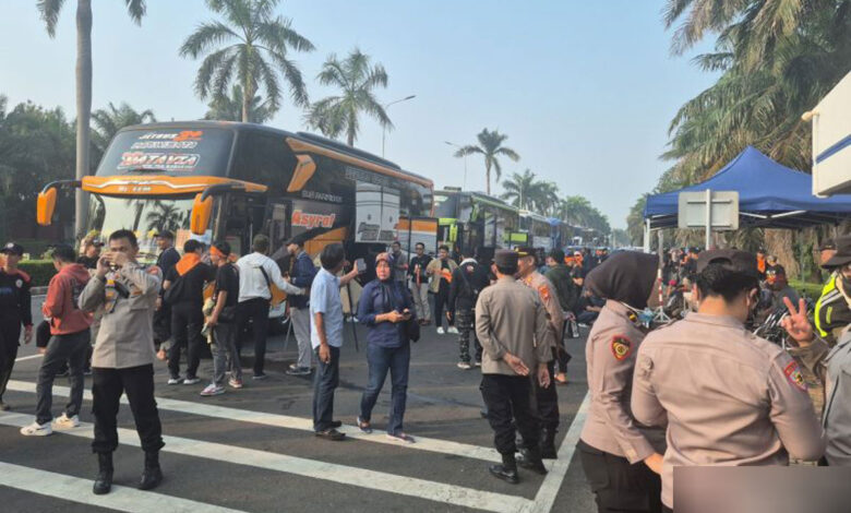 Rombongan-Bus