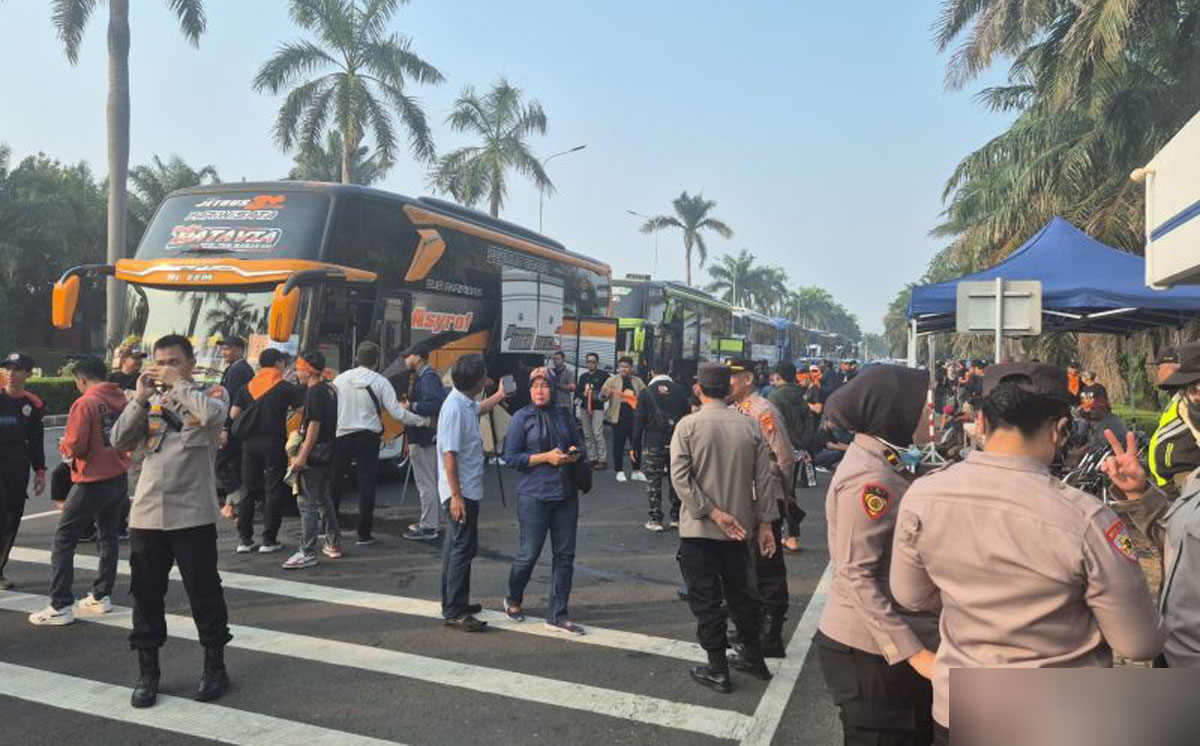 Rombongan-Bus