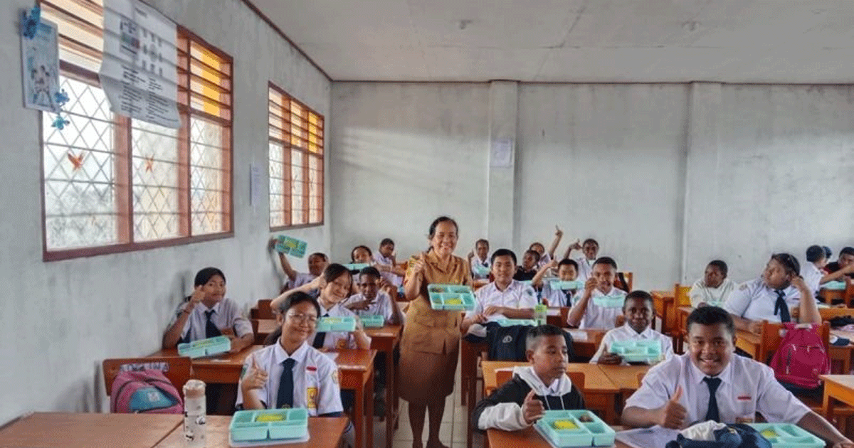 Siswa-dan-guru-SMPN-1-Wamena