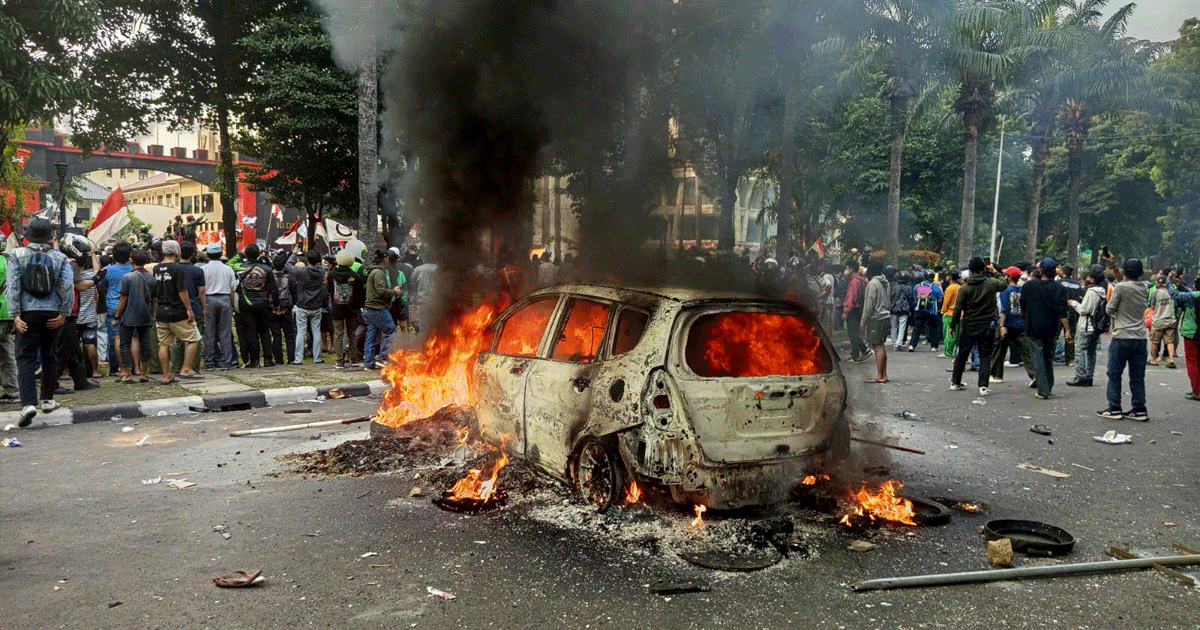 mobil-kebakar