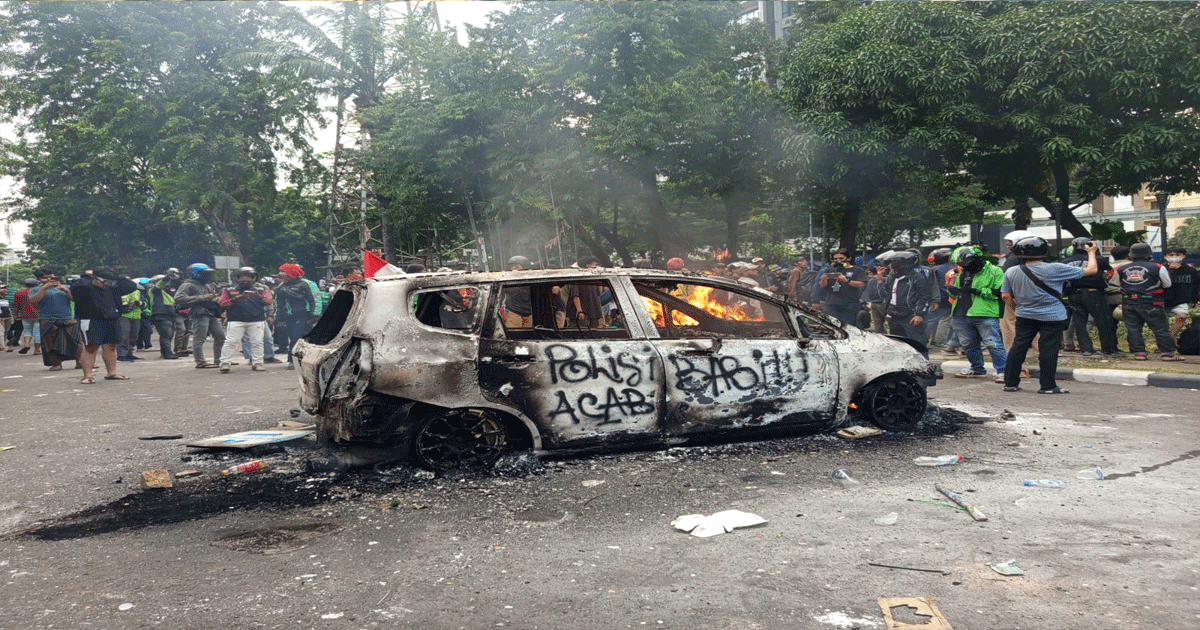 mobil-terbakar