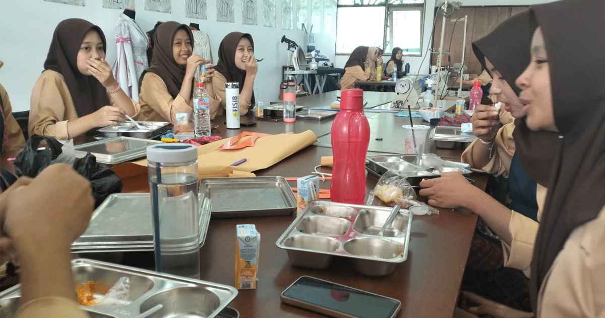 siswa-makan-mbg